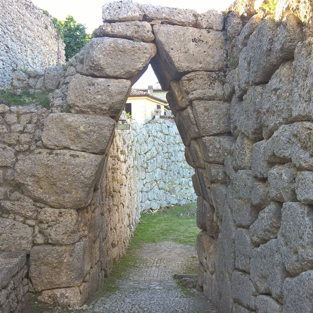 Arco a sesto acuto - Arpino